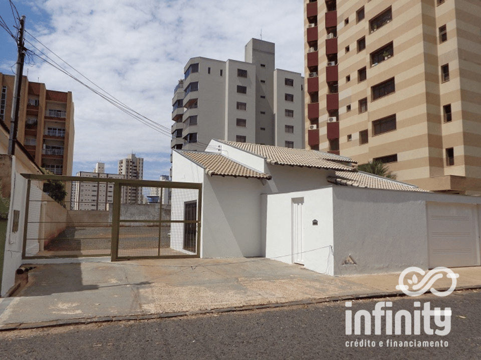 Foto 1 de 7: Terreno 704m² - Bairro Martins