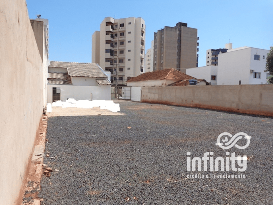 Foto 2 de 7: Terreno 704m² - Bairro Martins