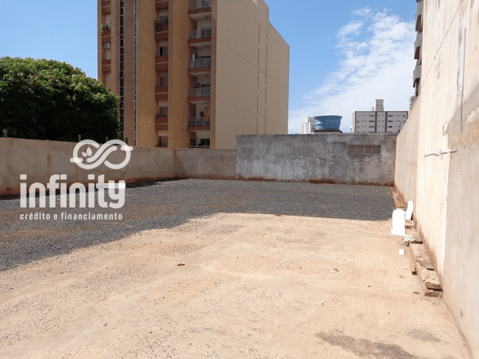 Foto 6 de 7: Terreno 704m² - Bairro Martins